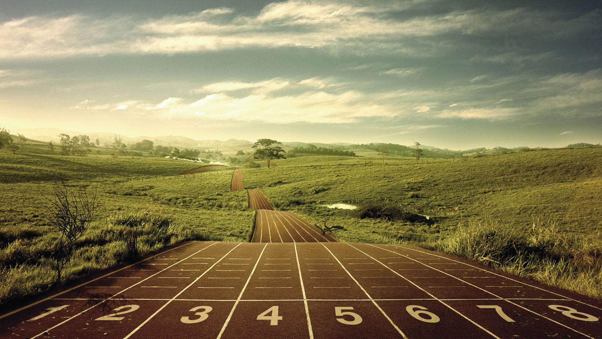 free-wallpapers-racing-track-in-green-fields-wallpaper